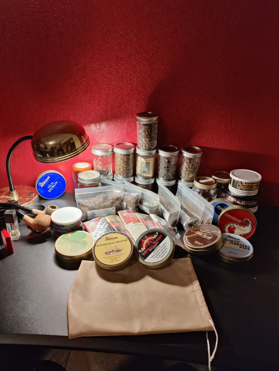 dannyflashspin's tweet photo. Well that's a lot of stuff #pipesmoking #tabaccopipes https://t.co/dplkxWtQ4j