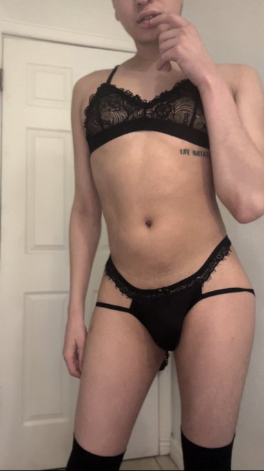 Femboys do it best ? https://t.co/T1pmvxpAOM