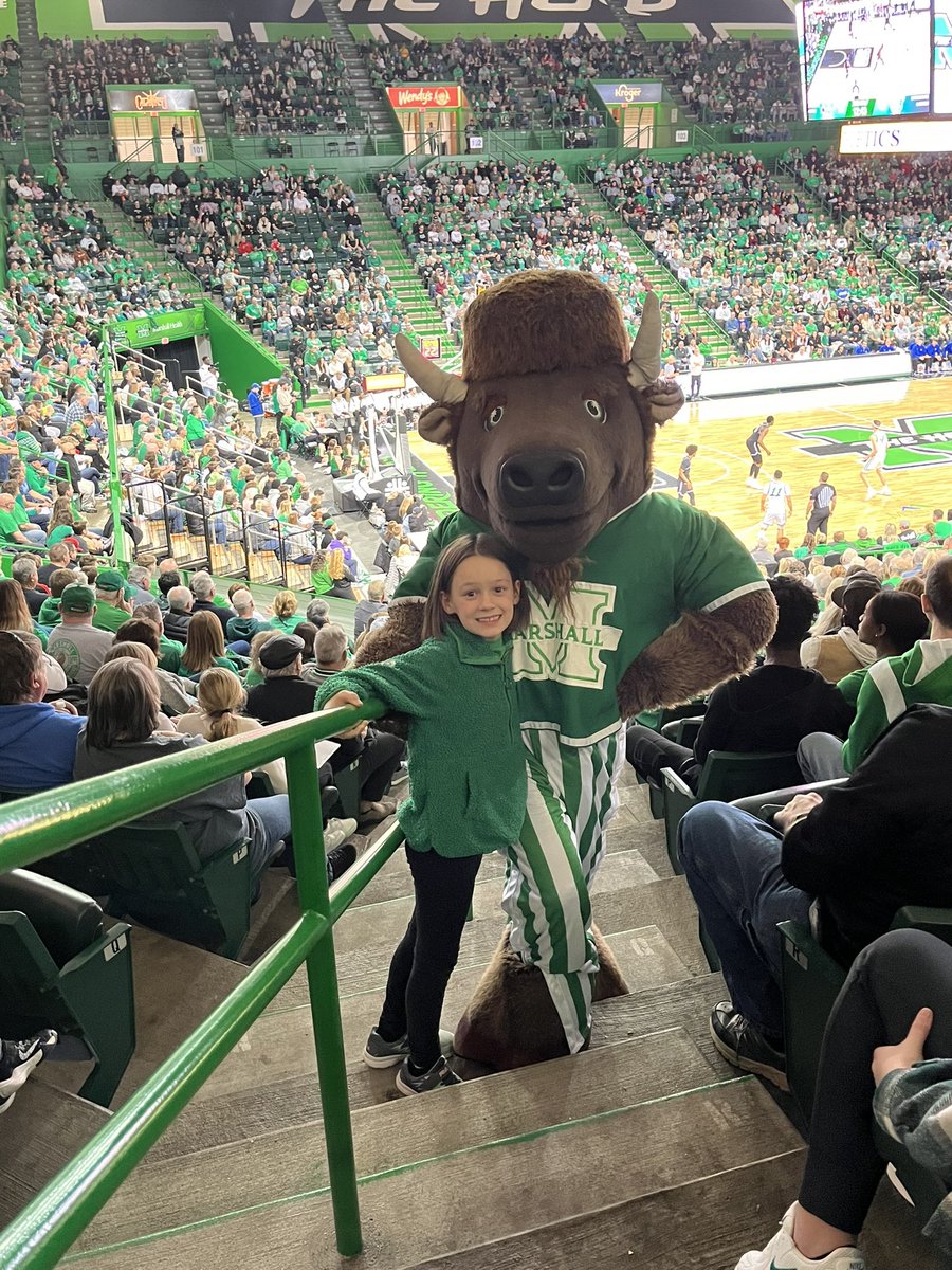 Herdfanbml's tweet photo. Had fun with my little date this evening! Watching this Herd team is something special.. and with a sold out crowd that was loud and proud!! I loved it!!! GO HERD!! 💚🏀 https://t.co/goWbaHuSl0