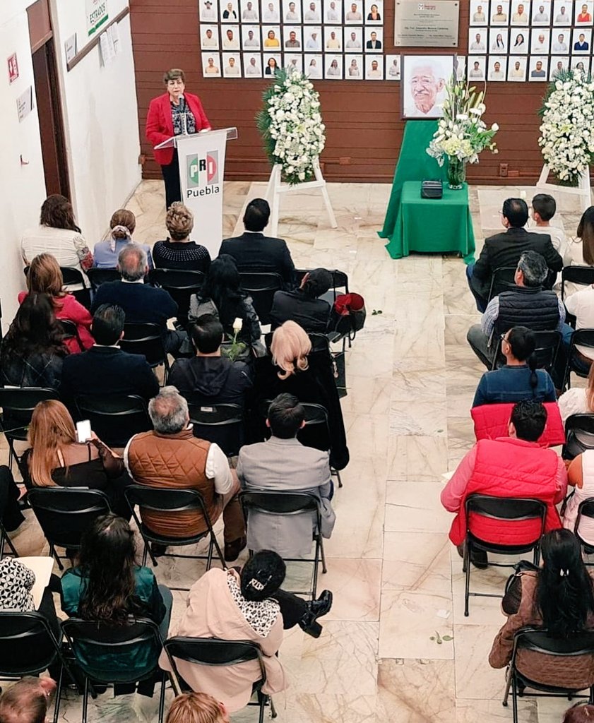 SebHOrozco's tweet photo. Acompañé a nuestra querida maestra @silvia_tanus para recordar  con cariño y respeto a su esposo Octavio Mercado, en su homenaje póstumo. Su legado priísta nos acompañará siempre. 🕊 https://t.co/Hf4llNW3Ak