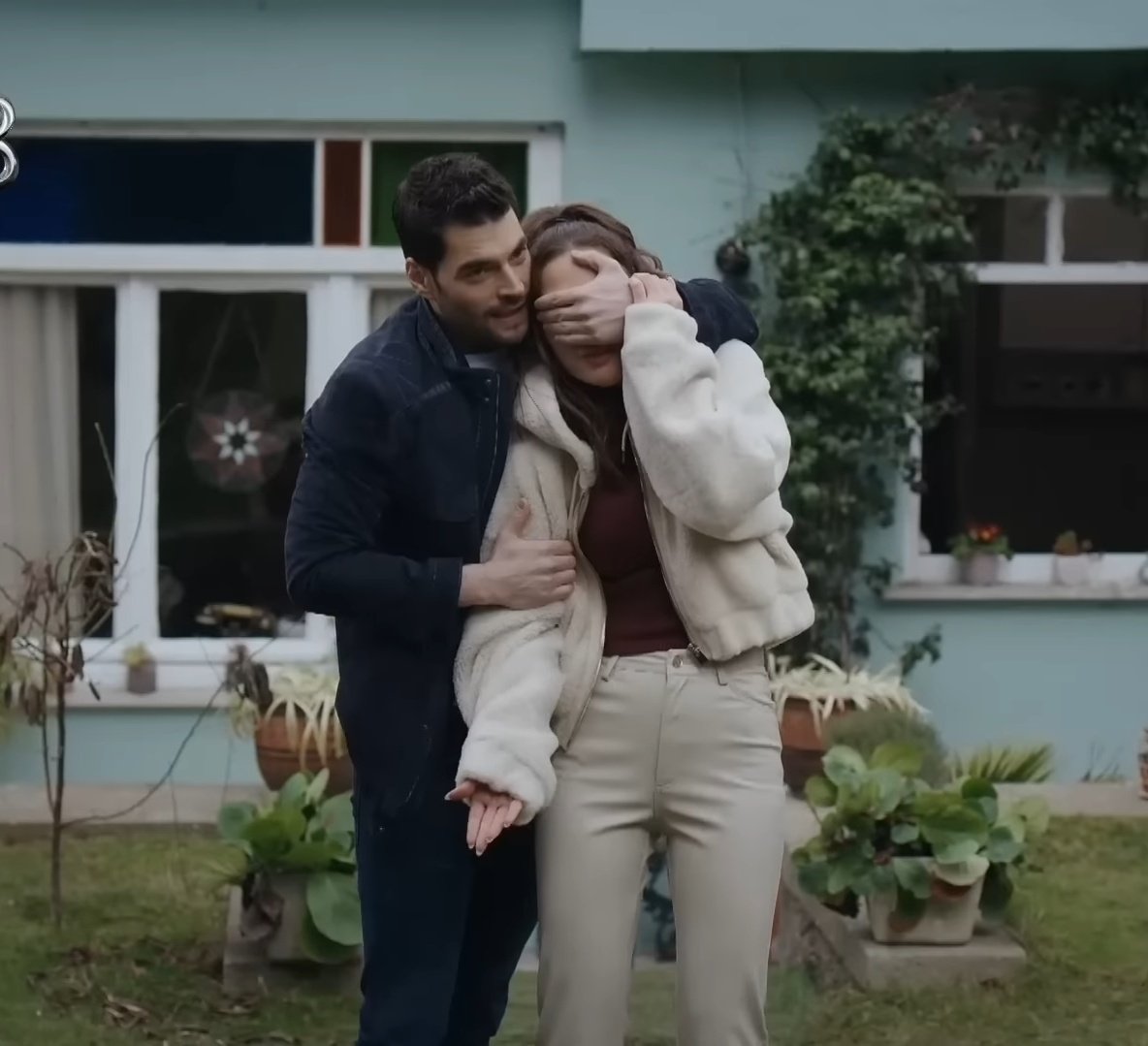 gracicci_'s tweet photo. Umut encontró como darle paz a Ceren.
La aptitud en cumplirle un deseo que solo por amor y con amor se logra.
Extrañaba a sus hijos y estaba a su alcance hacerla feliz 🥹
Los valores que resalta #Tuzak.
#AkınAkınözü
#BensuSoral
#BarkinAnar
#ZümraDuman https://t.co/65AdCkQEEI