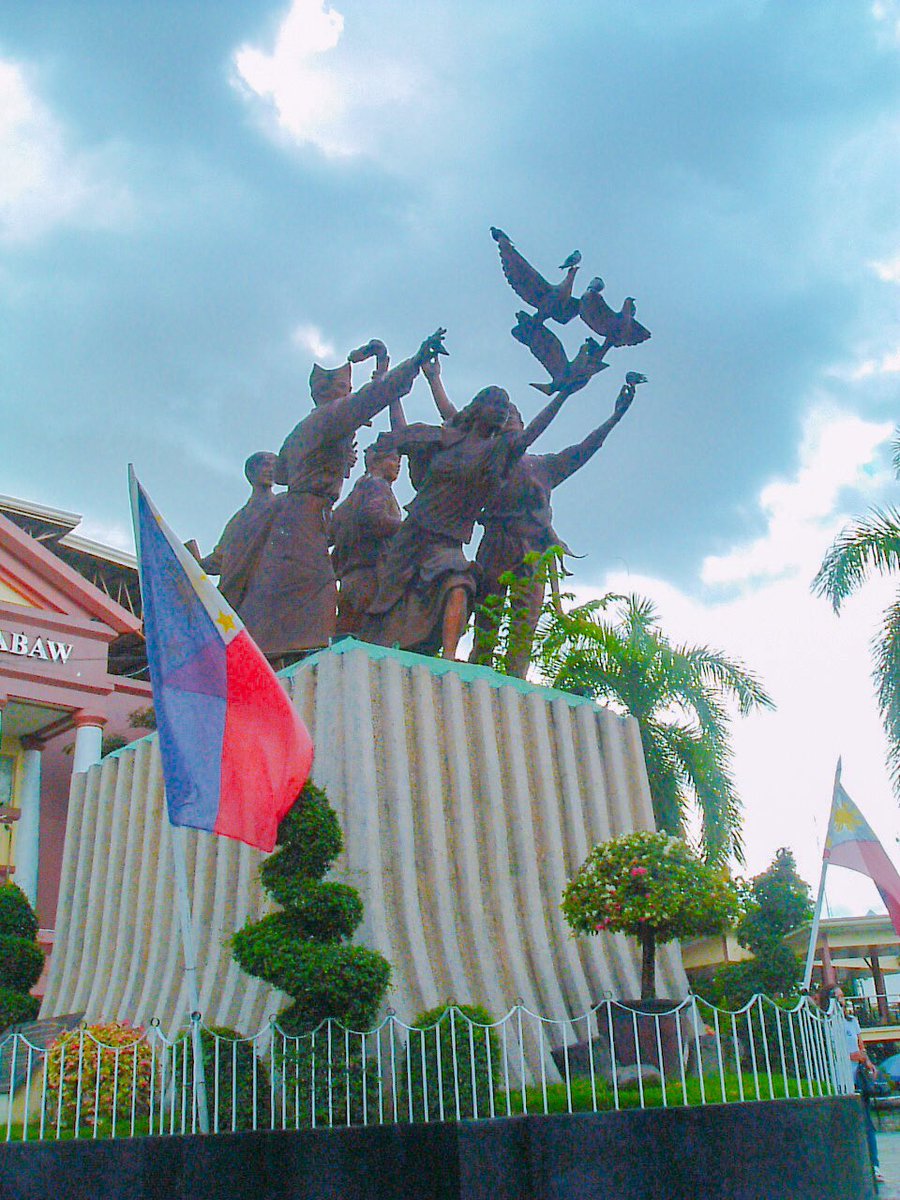 nathanielpaaaul's tweet photo. Fujifilm FinePix A405 📷✨ https://t.co/Ve6jThjleo #vintagecamera #Retro #photography #camera #fujifilm #streetphotography #davaocity #oldcamera #Digital #finepix #travelphotography https://t.co/Sm5ffqTcLb