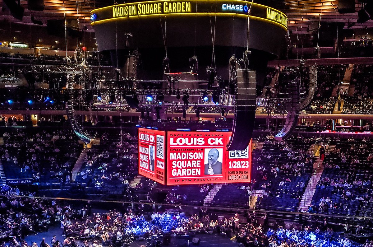 Tonight, a sold-out Madison Square Garden witnessed comedy history. He makes it look so easy!

#comedy #LouisCK #MadisonSquareGarden #MSG #NewYorkCity #NewYorkCity #NYC #standupcomedy #cancelcancelculture