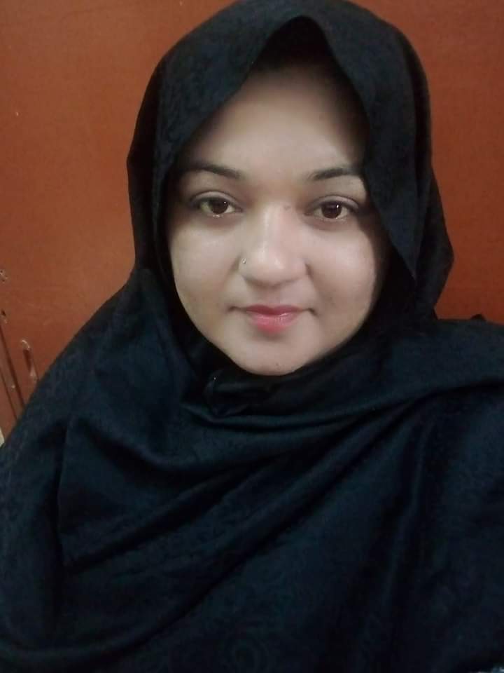 کسی نے کہا نیا پاکستان کسی نے کہا پرانا پاکستان کوئی یہ نہیں کہتا کہ پڑھا لکھا پاکستان ایک دوسرے پر جب تک کر نہیں کرتے ان کو سکون نہیں ملتا گالی گلوچ کے بغیر بھی تو سیاست ہو سکتی ہے