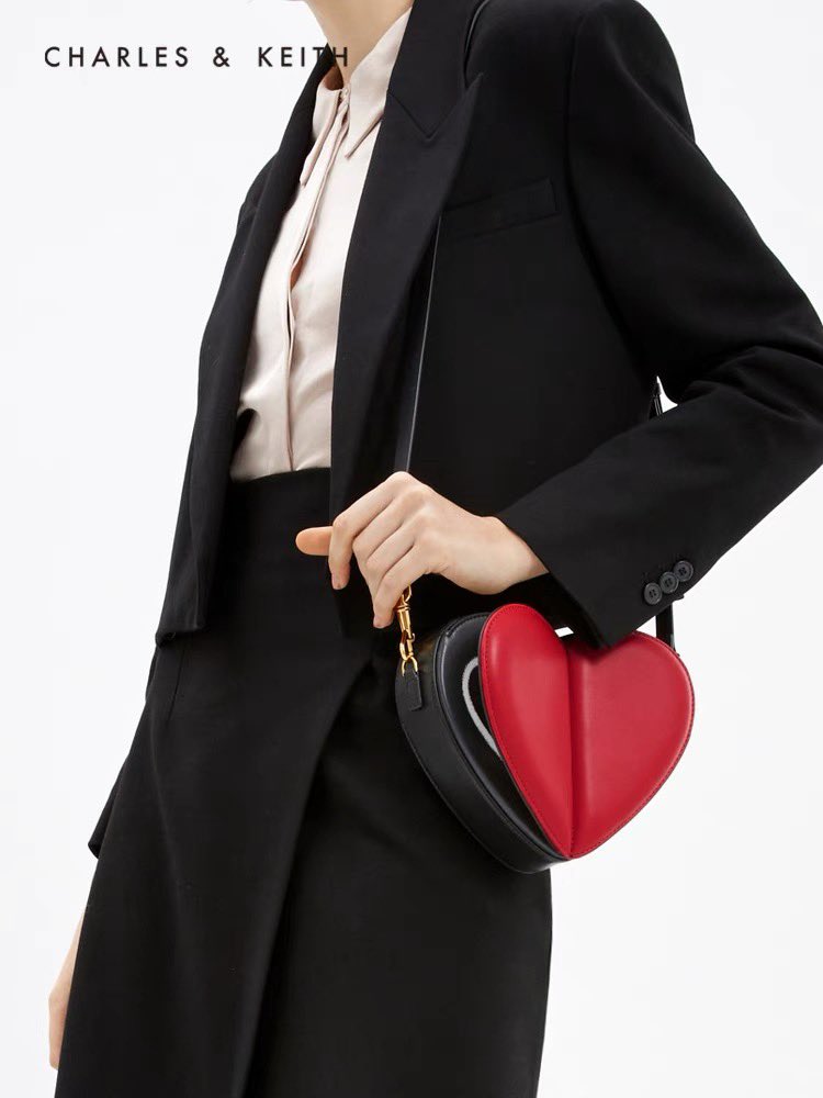 PreonyStore's tweet photo. #Preony_CharlesKeith 

กระเป๋า CHARLES &amp; KEITH ❤️💖
Black-Red / White-Pink
1910 รวมส่งในไทย

#Preony #CharlesKeith #พรีจีน #พรีออเดอร์จีน #กระเป๋า #พรีกระเป๋า #กระเป๋าCharlesandKeith https://t.co/yQhrHK3qfk
