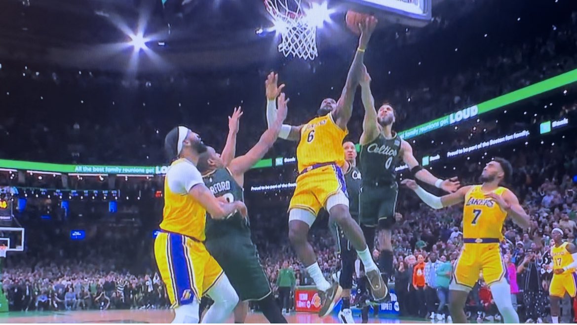 LakersEmpire's tweet photo. Y’all the worst @NBAOfficial https://t.co/tseiIws4QV