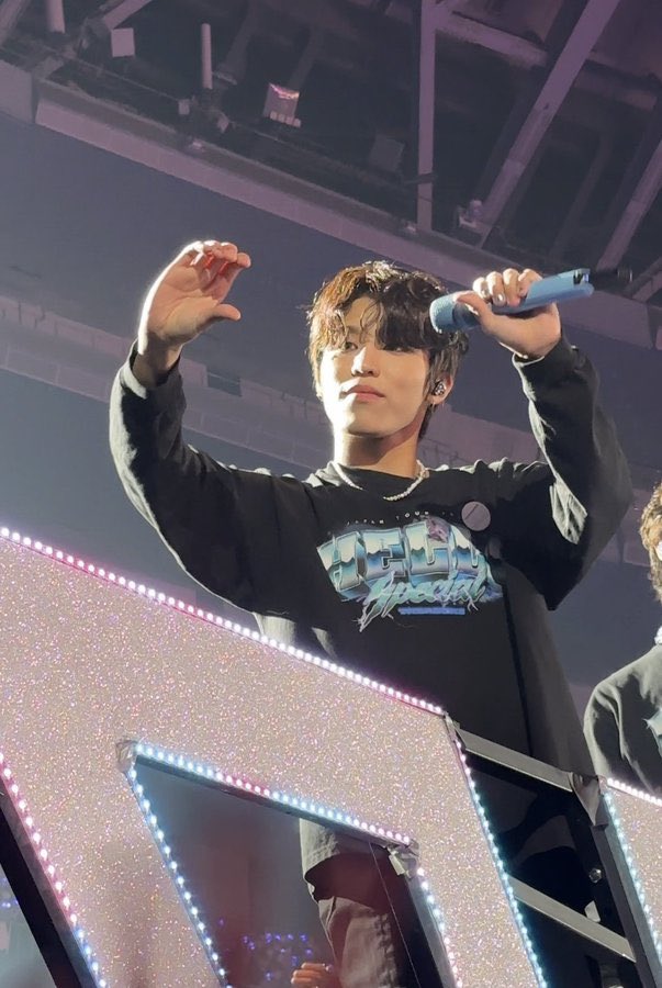 SKYUT3U's tweet image. sa mga first time goer sa concert ng treasure this april, ihanda nyo na po sarili nyo. yes po opo, kumapit kayo sa mga bias nyo kasi POTANGINA MANGANGATOG KAYO SA VISUAL NYAN IN REAL LIFE PROMISE NO LIES KAHIT TANUNGIN NYO PA MGA UMATTEND NUNG KPM1 😭🤚🏻 #JEONGWOO @treasuremembers