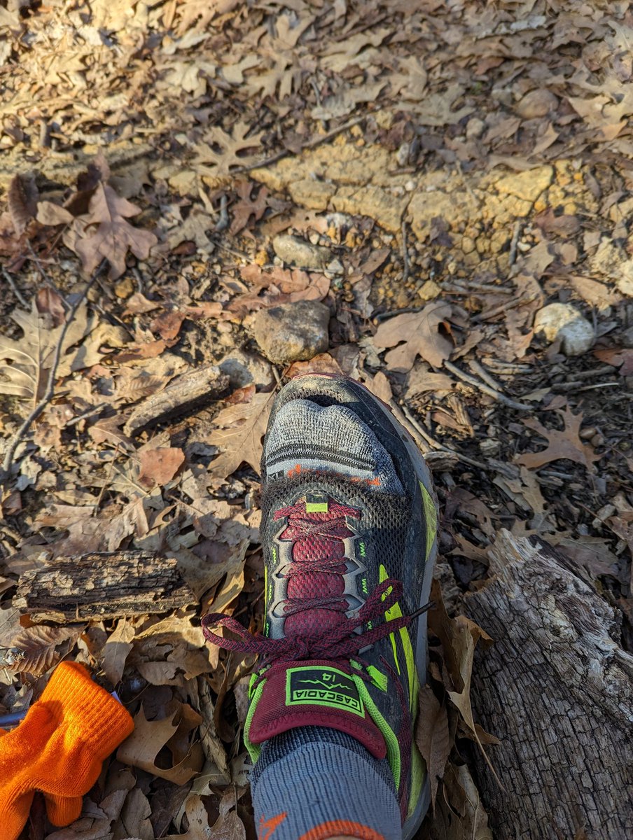 GrossbauerJake's tweet image. 5hrs on foot Run/Hike w/15# pack. 
Not sure what goal I'm training for but eyeing options.
Caught shoe on rock at mile 11, ripping upper but put foot back in and kept that #relentlessforwardprogress though.
#prtheday