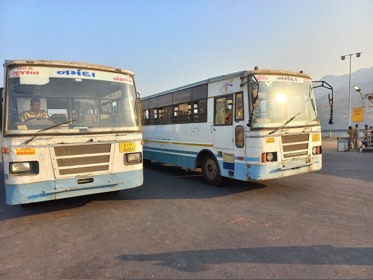 sainiravish's tweet photo. #latepost 
Bus condition &amp; passenger management in #Statueofunity on Sunday, 22/01/2023
One side we are expecting this place to attract international tourist &amp; other side pics are calling ground reality. 
@CMOGuj @Bhupendrapbjp to look into.

@PMOIndia 
@narendramodi 
@souindia https://t.co/3oD7pKYCGi