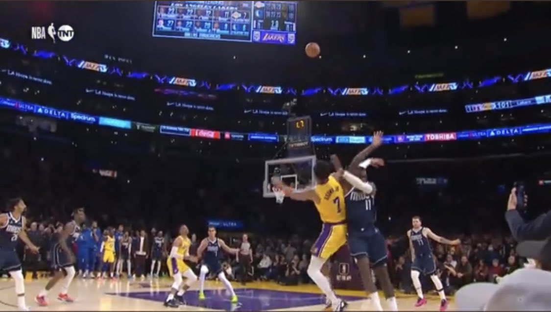 shmerf's tweet image. NBA owes the Lakers 4 wins