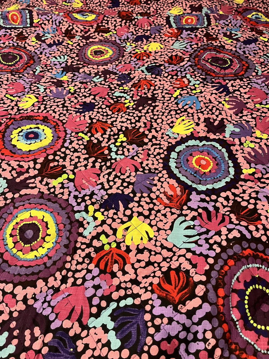 Beautiful linen 'Goanna Dreaming' by Warlukurlangu artist Ruth Nungarrayi Spencer #firstnationsartist #colourfuldreams