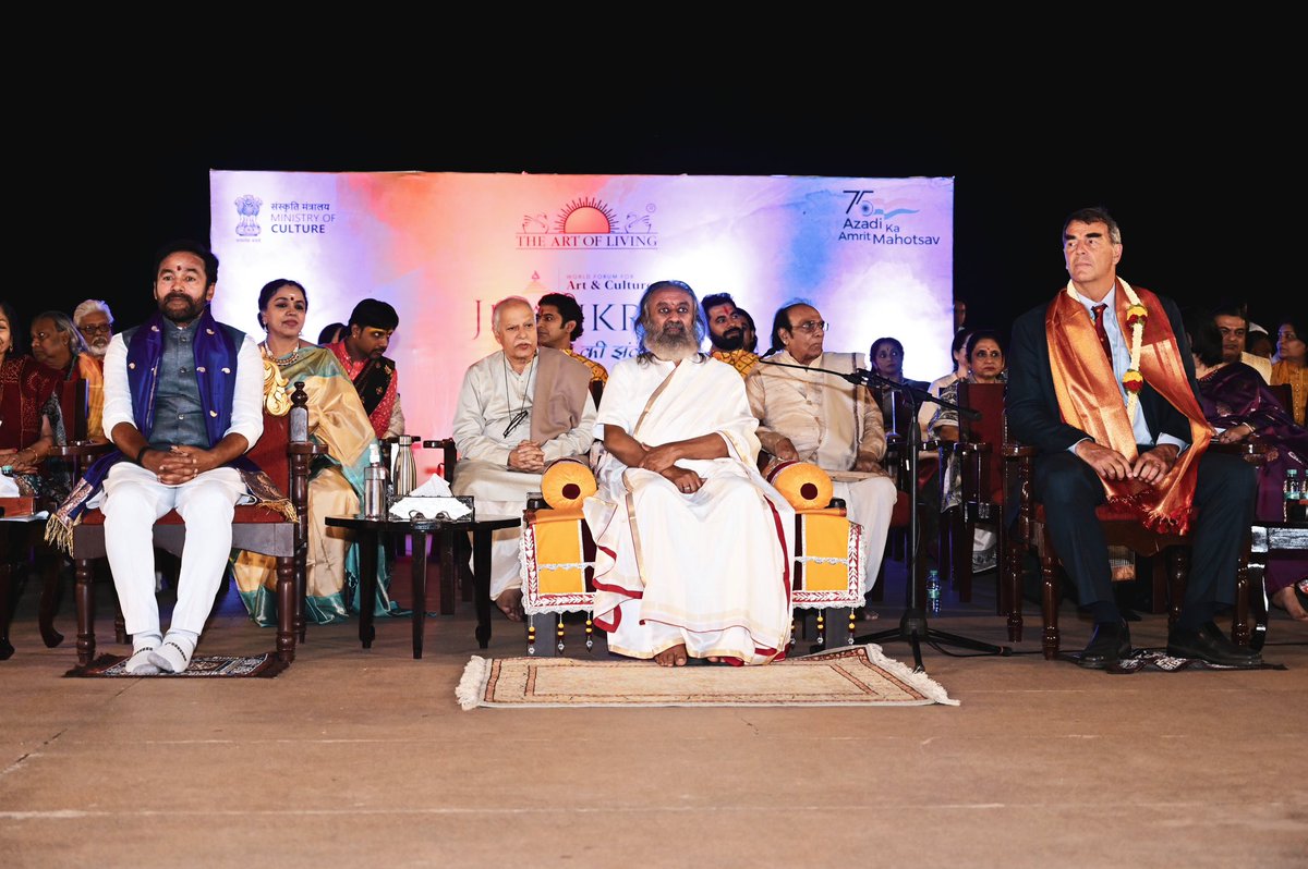 Gurudev Sri Sri Ravi Shankar tweet media