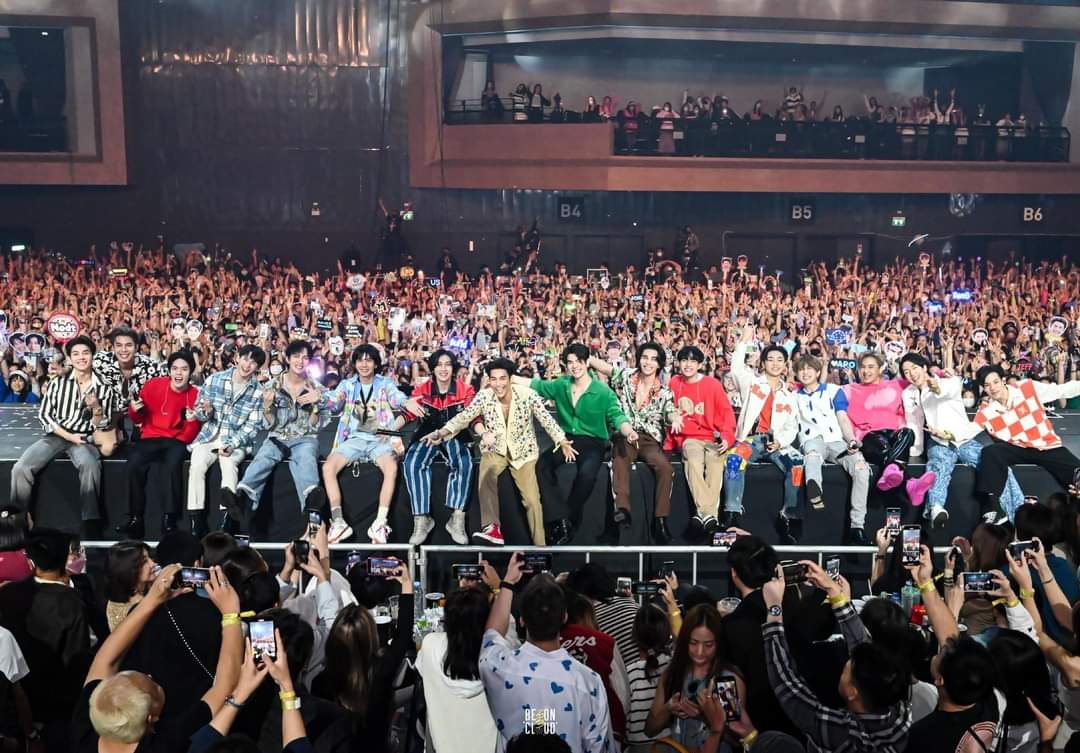 LakkyLavenderST's tweet photo. ดีใจนะ ที่เราจะได้เจอกันแล้ว 
ไม่มีดวงได้เจอเลย
พอมีดวงได้เจอ ก็เหลือ 15 คน 
แต่ไม่เป็นไรนะเรารักทุกคนเหมือนเดิมเลย ✌🏻เจอกันคับ 💕

#kinnporscheworldtourinbkk
#KPWT2023WTFTicketsday 
#SupportBOC 
@milephakphum @Nnattawin1 @jeffsatur @BarcodeTin @biblesumett @tongthk @pong__psk https://t.co/TiVuesubkZ