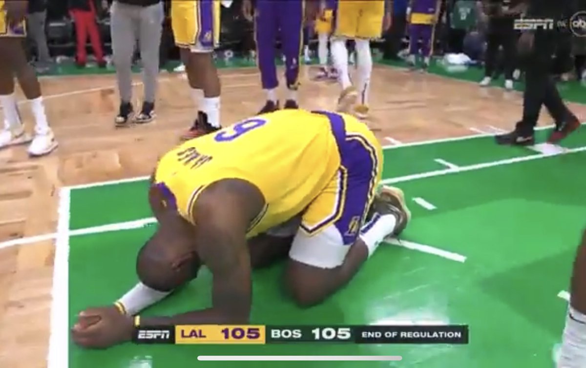 StephMuse_'s tweet photo. Two legends crying at the Boston Garden. https://t.co/cp5UdpzGaa