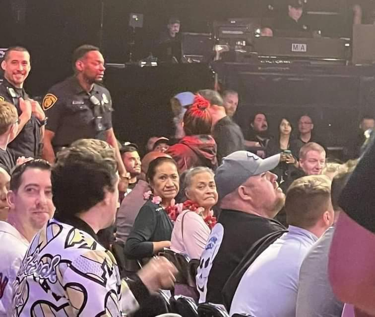 LuigiWrestling's tweet photo. La madre de The Rock se encuentra entre el público del #RoyalRumble en San Antonio. https://t.co/EBuXn5PRyl