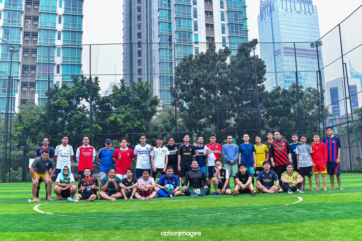 Berawal dari pengumuman graduate, muncul wacana derby "The graduate's" 

Kemarin kita baru saja menyelenggarakan fun mini soccer bersama teman-teman senasib <a href="/Jinanika/">#JINAN_RESOLVED</a> 😭

Thank you yang sudah ikut berpartisipasi!