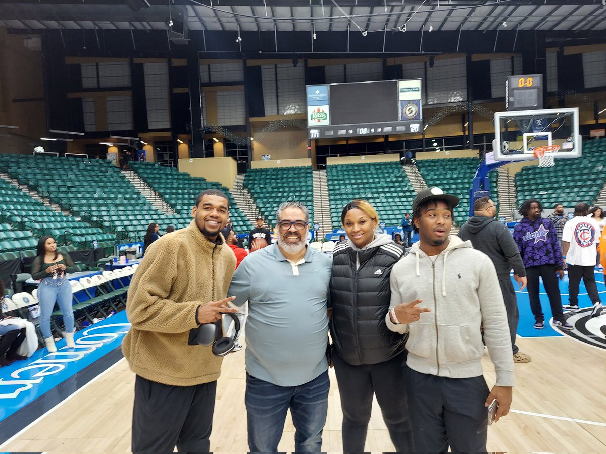 Caribbe66857780's tweet photo. Congratulations Mason Jones with Mexico City on the game winning bucket to defeat Texas Legends. Also congratulations to all the pro &amp; semi pro basketball &amp; football players &amp; elite team coaches.
@JordanArtis https://t.co/vUbxePlCAU