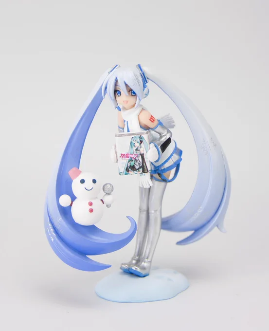 続いての制作は新千歳空港限定カプセルフィギュア雪ミク(ガチャ)北海道名物の中の一つでした。#造形師デビュー25周年 