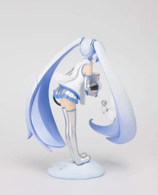 続いての制作は新千歳空港限定カプセルフィギュア雪ミク(ガチャ)北海道名物の中の一つでした。#造形師デビュー25周年 