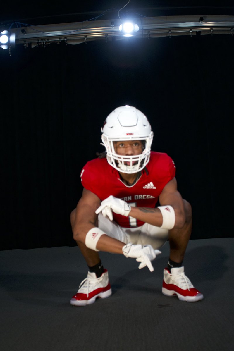 CyrisTaylor1's tweet photo. After an amazing official visit I am proud to say I am 110% committed to Western Orgeon University ❤️🐺! Thank you for the opportunity and thank you to the coaches and family who help me get here! @MattOverlin @ArneFerguson @CoachJ_Fish @WOU_Wolves  @WoodrowFootball #gowolfs https://t.co/79Y4tDNs6o