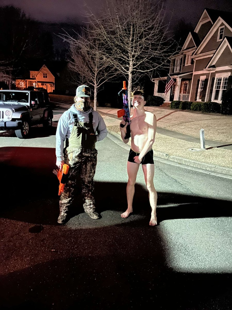 Big_Slim_5's tweet photo. In the last 5 seconds, Anthony and Jake killed their sorry asses, guns out cheeks out @shsnerf23 https://t.co/ixiaYiHQp9