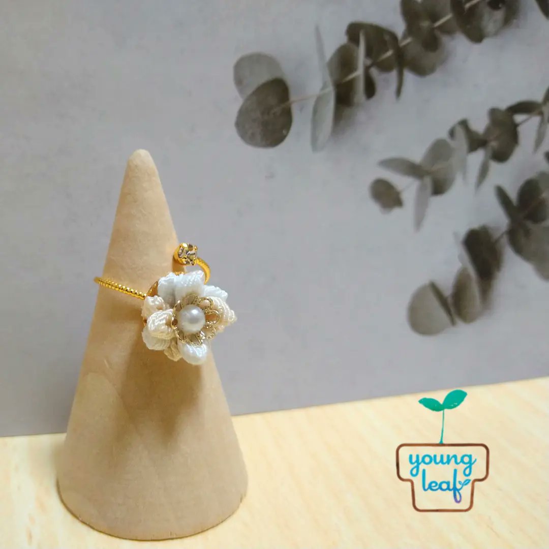 wakana__momo's tweet photo. つまみ細工で指輪💍⁡
白とベージュ可愛すぎる！！😍💕⁡
⁡真ん中のビジューで雰囲気ごろっと変わるので⁡
⁡自分だけの好き❤が見つけやすい♥❤⁡⁡

無事納品完了(*`･ω･)ゞ⁡
⁡⁡
⁡ #つまみ細工⁡
⁡ #指輪⁡
⁡ #若菜⁡
⁡ #youngleaf ⁡
 #pinchwork ⁡
⁡ #ring ⁡
⁡ #kyoto⁡
⁡ #japan https://t.co/ahgne401GN