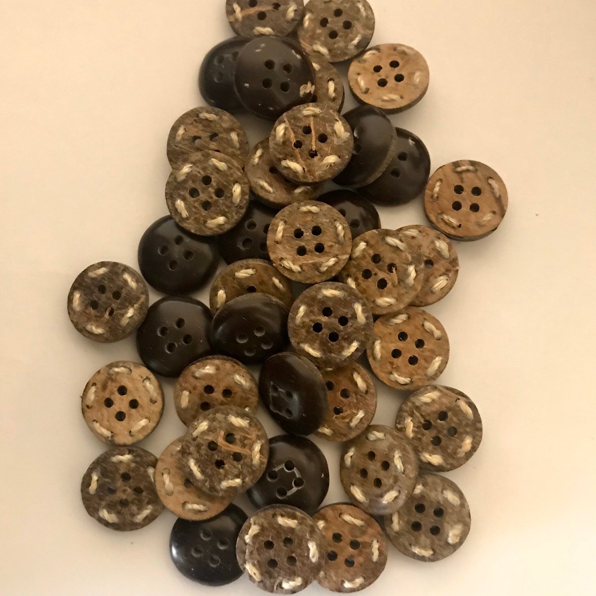 BySupply1's tweet image. 120 Vintage 18mm small round 4 holes wood buttons with twine details Lot of 140 by BySupply. tuppu.net/89885baf #Etsy #bysupply #SewingButtons
