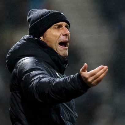 What has Antonio Conte seen here? 👀🤔

#THFC | #COYS | #TTID