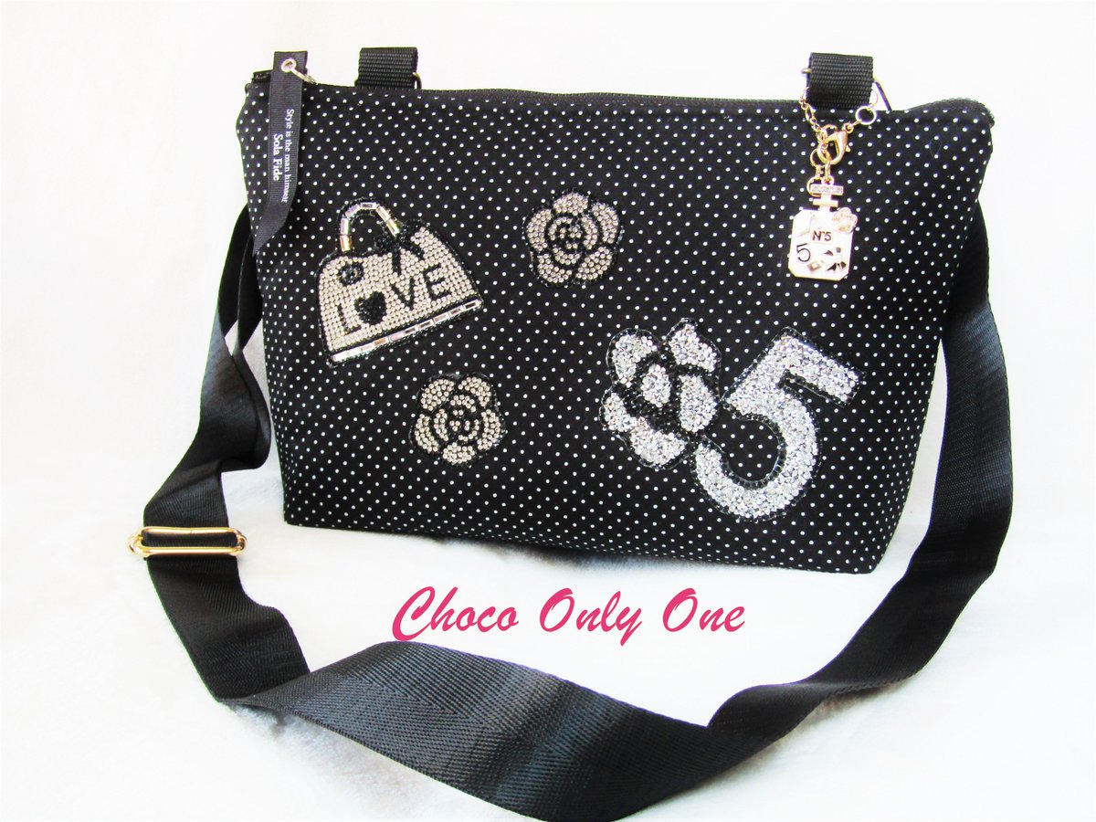 Choco_OnlyOne's tweet photo. こんにちは😊こちらは長財布も入るお任せフルオーダーショルダーバッグ👜です♥こんな感じのデザインもお作りしております😊いいね!頂けたら嬉しいです♥ https://t.co/Yvy5DPq3WD #Choco_Only_One #黒ショルダーバッグ #オーダー商品 #キラキラ #斜め掛け #大人可愛いバッグ #軽いバッグ #ハン https://t.co/Cw3meyjzTj