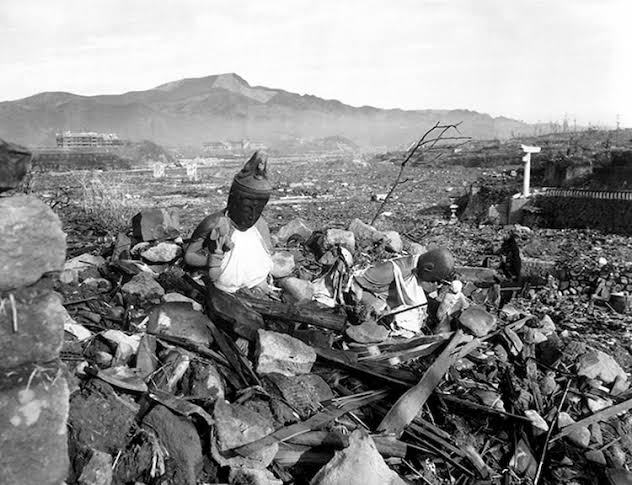 Wakati Marekani ilipofanya shambulio la nyuklia kwenye miji ya Hiroshima na Nagasaki nchini Japani mwaka wa 1945, sehemu kubwa ya miji hii iliharibiwa