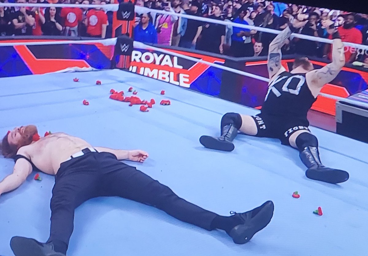 CrispyWrestlin's tweet image. That was one of the greatest things I've ever seen i have no words man #royalrumble