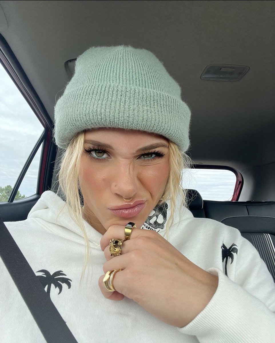 jerk to divas on Twitter: 