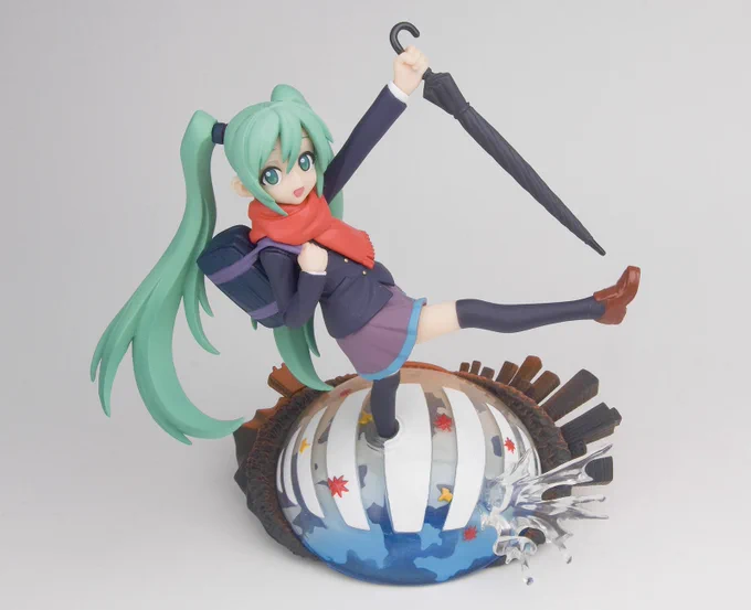 続いての制作も初音ミク「初音ミクイマジネーションフィギュア」トラベリングムード他にも全部で6種類あったのですが残りはヴィネットデザインをしています。当時描いたデザイン画が出てきました。#造形師デビュー25周年 
