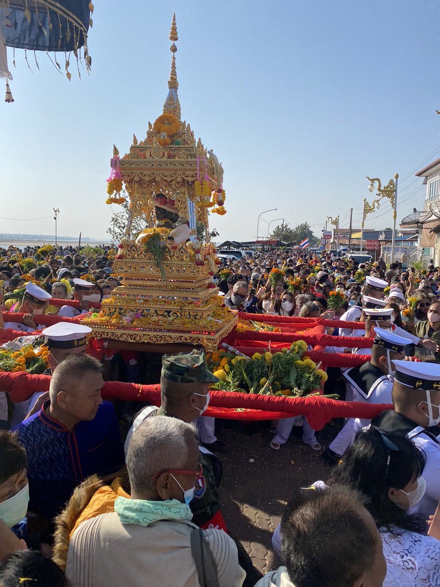 nnthotnews's tweet photo. คลื่นพลังศรัทธาล้นวัด ‼️ พิธีอัญเชิญ ‘พระอุปคุต’ ขึ้นจากน้ำ ยิ่งใหญ่งานนมัสการพระธาตุพนม โดยมีพุทธศาสนิกชนทั้ง ไทย-ลาว เข้าร่วมพิธี พร้อมเปิดงานนมัสการพระธาตุพนม ประจำปี 66 สุดยิ่งใหญ่ 9 วัน 9 คืน
CR : ก้องเกียรติ อุเต็น

#พระอุปคุต #พระธาตุพนม #งานนมัสการพระธาตุพนม https://t.co/g9s1mt7loo