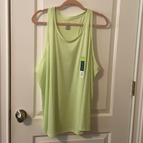 tazmoet's tweet photo. So good I had to share! Check out all the items I'm loving on @Poshmarkapp #poshmark #fashion #style #shopmycloset #tekgear #sonoma: https://t.co/2qOZf22zq3 https://t.co/hOAnxFKcle