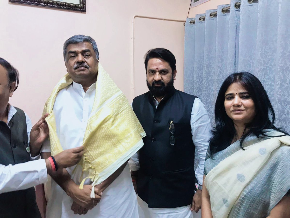 activistritu's tweet photo. Met Shri B. K. Hariprasad, Leader of Opposition in Karnataka Legislative Council and had a discussion on a wide range of issues, including current political scenario in India.
@HariprasadBK2 https://t.co/wUsm2ZcgGm