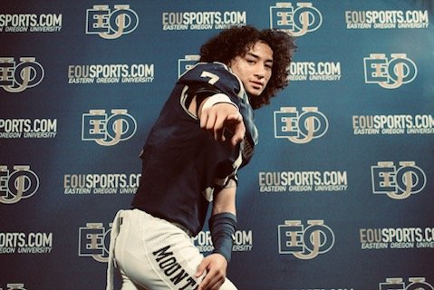 AceCrew_Media's tweet photo. Had an amazing visit with @coachabrown1 and the coaches  at @EouFootball . Thanks coach for the awesome experience. I'm thankful for the time spent there getting to know everyone, the program and facilities🙏  future as a Mounty looking bright @azlanenriquez https://t.co/7wm37HDHbr