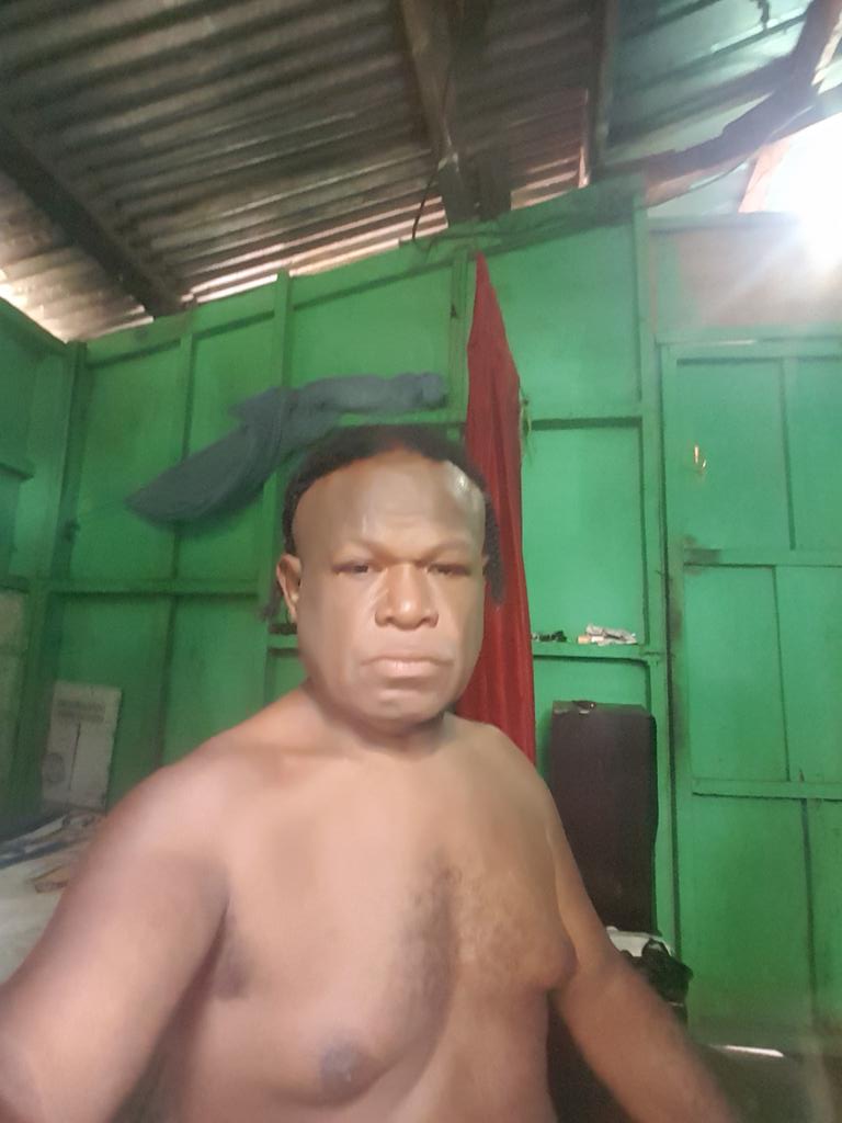 Cinta datang ketika melihat....? Tersenyum untukmu