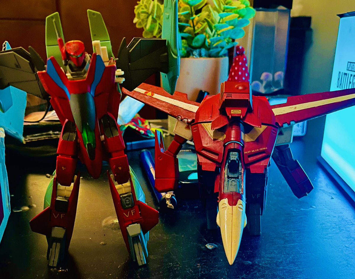 HadokenAndy's tweet photo. #macross #macrossII #gerwalk #Banpresto
These Two Kits I got way back in HS & during a drunken night with friends my whole shelf of models got smashed to pieces..
The hardest part is figuring out which of the 1000+ pieces goes with what?
But these two are coming along nicely https://t.co/o1BkJ1FDrI