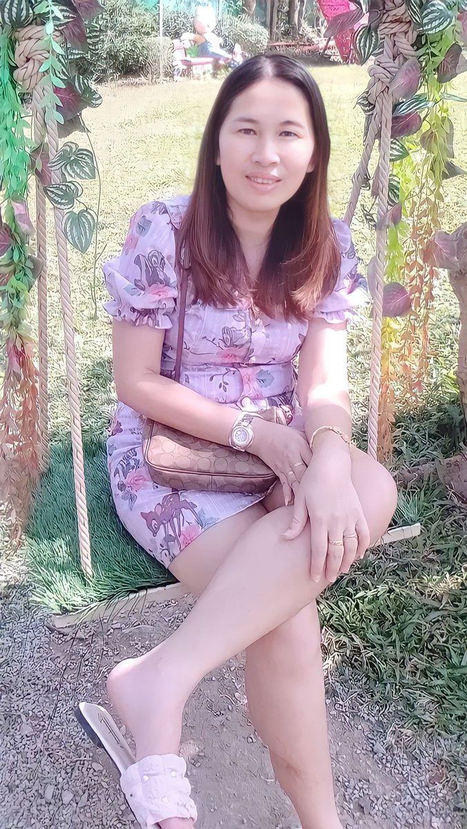 สาวรุ่นใหญ่กับสร้อยไข่มุก tweet media