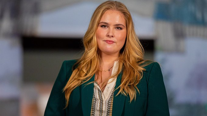 ericvdommelen's tweet photo. Lieve #Amalia trek je niet te veel aan wat mensen over je schrijven of roepen, ze weten niet beter. Ik ben trots op je. Blijf je zelf, volg je hart en durf anders te zijn. Uiteindelijk zal men inzien dat ze het bij het verkeerde eind hadden. Of niet. Ik vind je leuk. #positweet https://t.co/239zq6gvy4