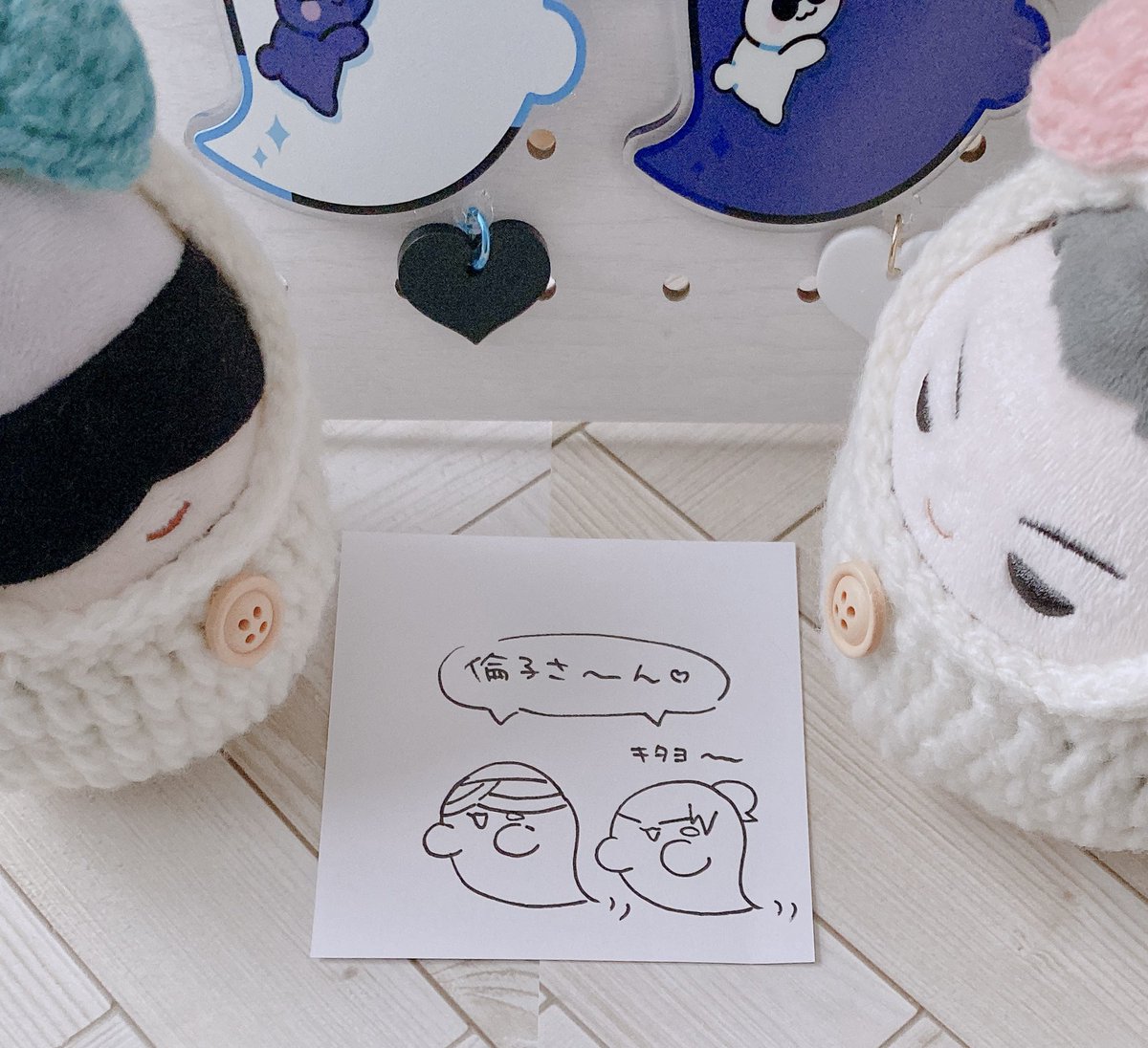 ふらをさん(@ghostchan_666 )の👻五夏ちゃんが家に来てくれました☺️💕
表も裏も可愛いなんて…最高すぎる🙌🏻
手描きのメッセージも宝物です✨
ナスカンや♡のチャームまで、細かくデザインされていて完成度の高さが本当に素晴らしいです。

指紋つけたくなくて手袋して開封しました🐒✌🏻✨ 