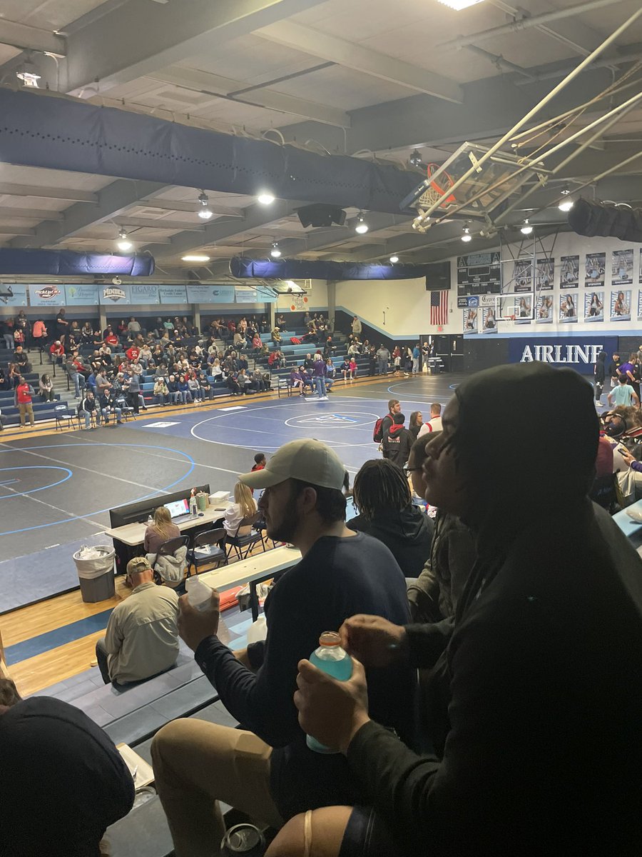 deuce_edwards's tweet photo. First wrestling meet ever today and it was crazy. Need tk work on some thing but I’m proud of my self. https://t.co/uVG7pzBVpw