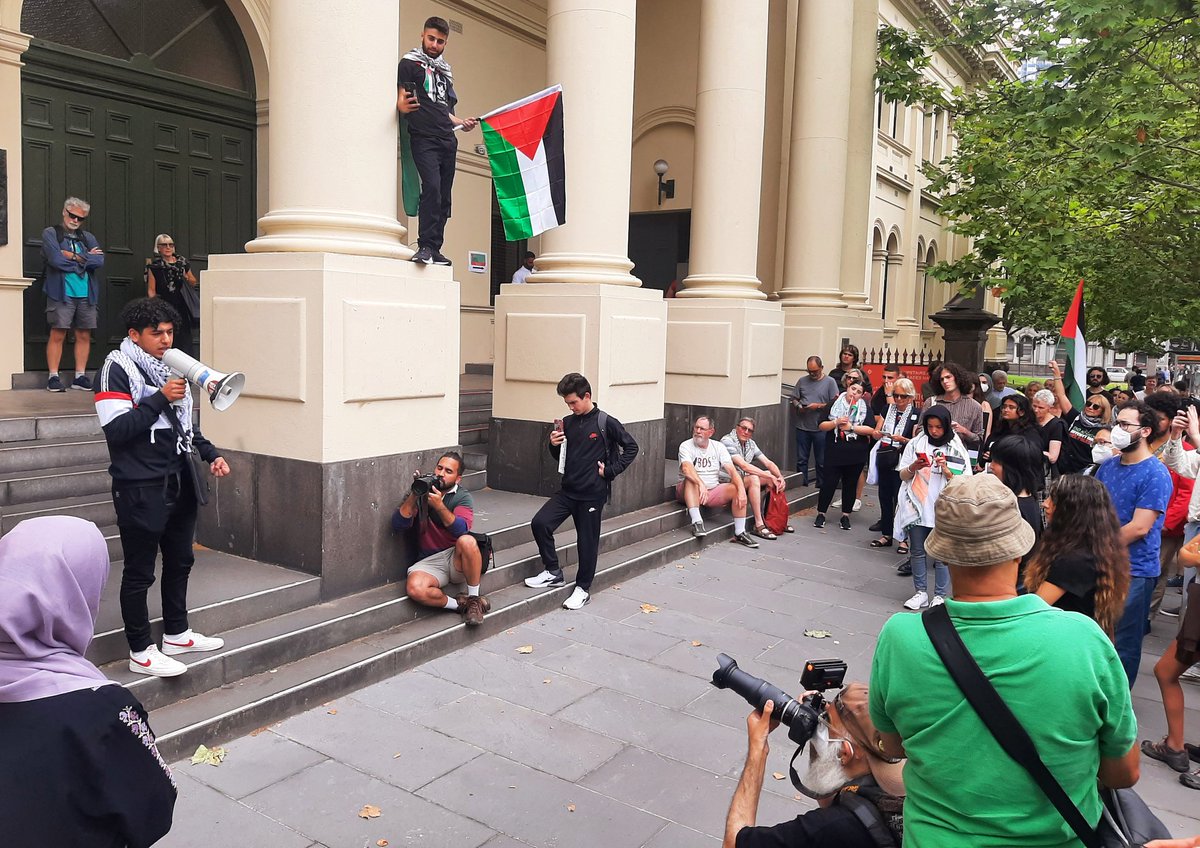 tophermwoods's tweet photo. Palestinian, First Nations, Jewish, & other Australians rallied in Naarm/Melbourne to #StandWithJenin, protest apartheid Israel & boycott local enablers it ie @RMIT x @ElbitSystemsLtd, @LockheedMartin, majority of LNP & Labor politicians https://t.co/dh1VHafCmE https://t.co/pKGN8T7cIC