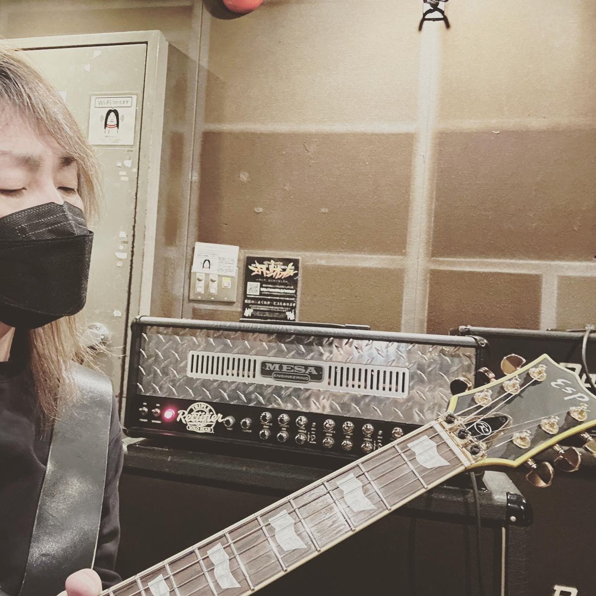 KOJISRTV's tweet image. 15年ぶりにトリプルレクチの電源入れた。
全く歪まずクソみたいな音しか出なくてあーだこーだと1時間悪戦苦闘した後に…
続きは来週のYouTubeで（笑）
#MESABOOGIE
#TRIPLERECTIFIER
#ESP
#ECLIPSE