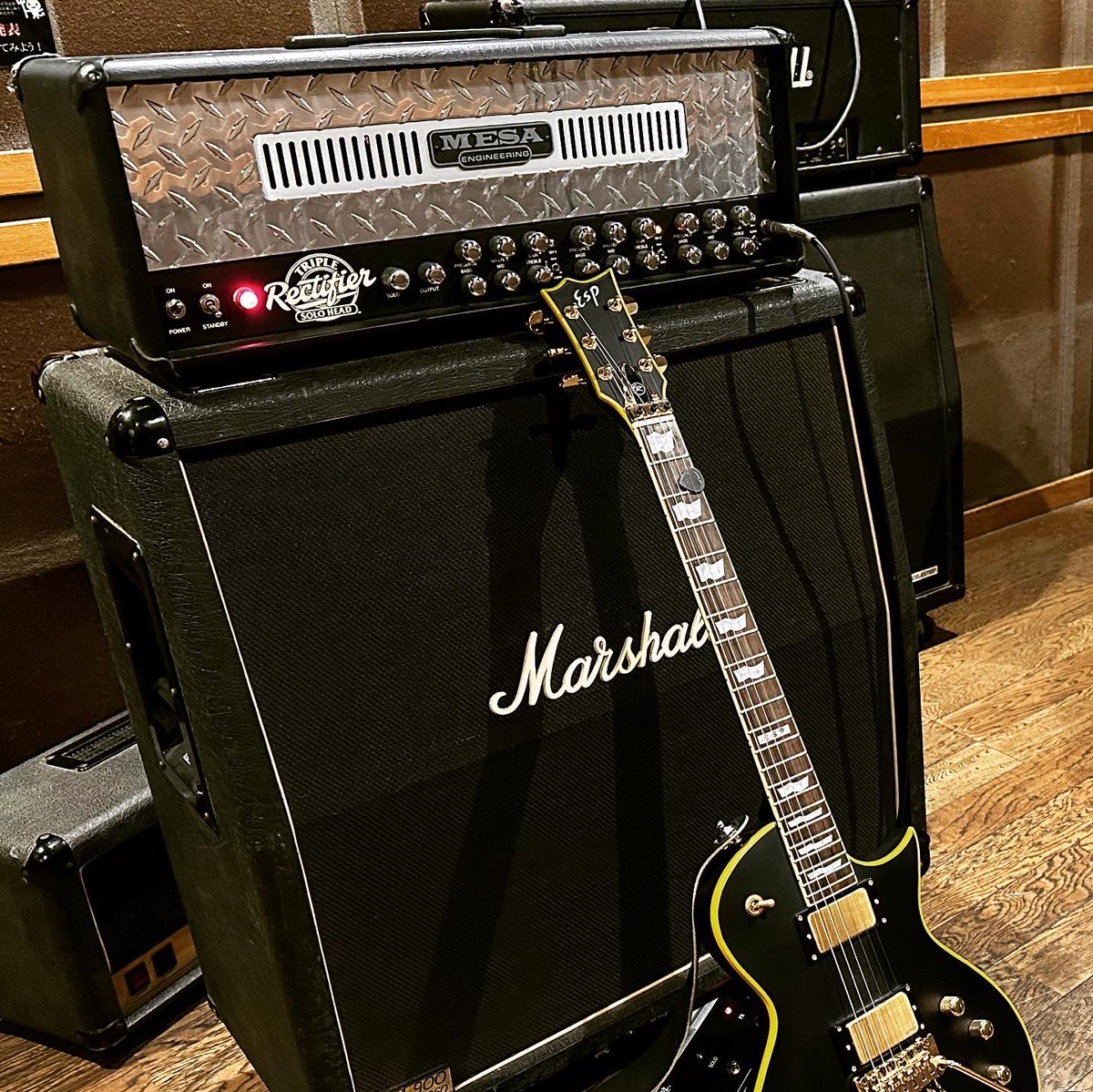 KOJISRTV's tweet image. 15年ぶりにトリプルレクチの電源入れた。
全く歪まずクソみたいな音しか出なくてあーだこーだと1時間悪戦苦闘した後に…
続きは来週のYouTubeで（笑）
#MESABOOGIE
#TRIPLERECTIFIER
#ESP
#ECLIPSE