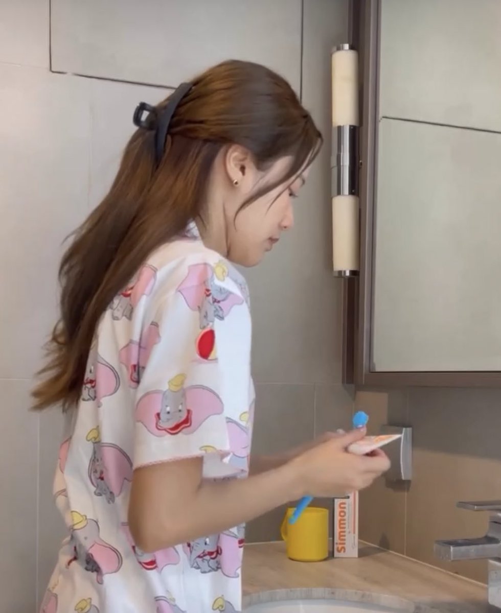 BMildverse's tweet image. สุดหล่อกับยาสีฟัน #simmon  #SimmonxNamneungMilin