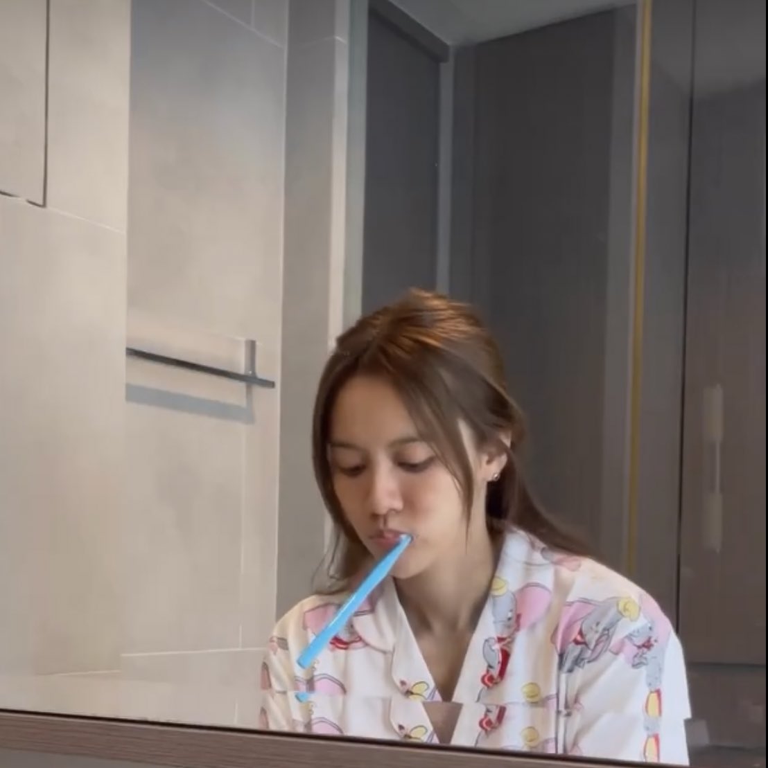 BMildverse's tweet image. สุดหล่อกับยาสีฟัน #simmon  #SimmonxNamneungMilin