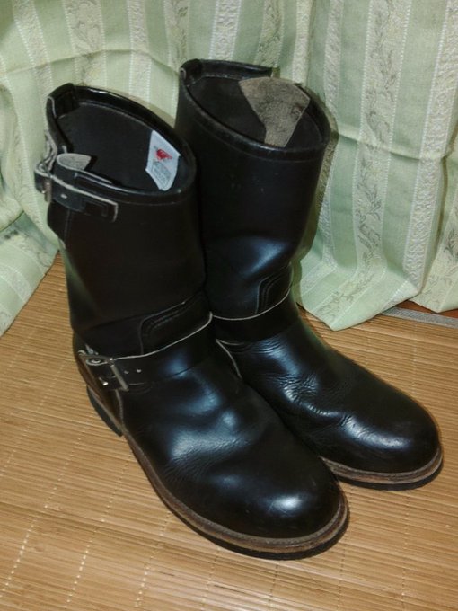 確かに着てない服を売ってきた…はずなのに、ブーツが増えた(???)PT91の灰芯、いい感じのエンジニア。久しぶりにときめいてしまった。差額でお迎えしました。油入れて、磨きます。 