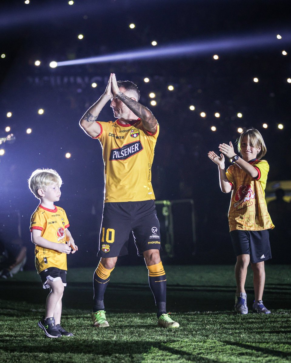 🙏🏻⚽. 📷: <a href="/BarcelonaSC/">BARCELONA S.C.</a> #BSC
